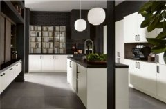 空间布局设计重申厨房的意义，让厨房的灯光燃亮家的温暖